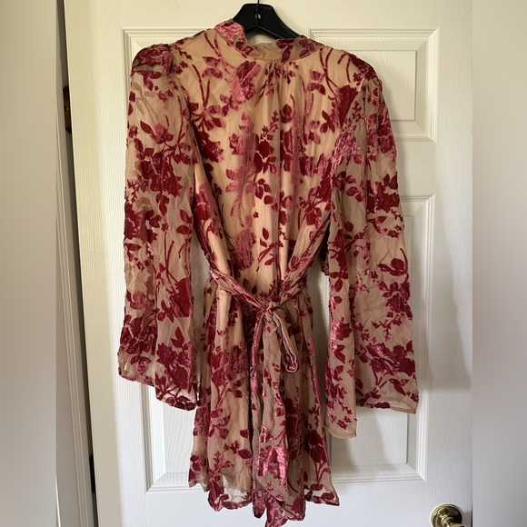 Vici Calgary Floral Tie Dress - Picture 7 of 9